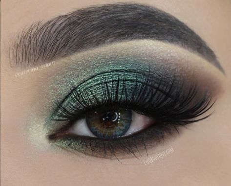 Medusa Eye Makeup Halloween, Slytherin Eye Makeup, Smokey Eye Makeup Green, Blue Green Eyeshadow, Maquillage Harry Potter, Medusa Nails, Makeup Verde, Green Eyeshadow Look, Miami Modern