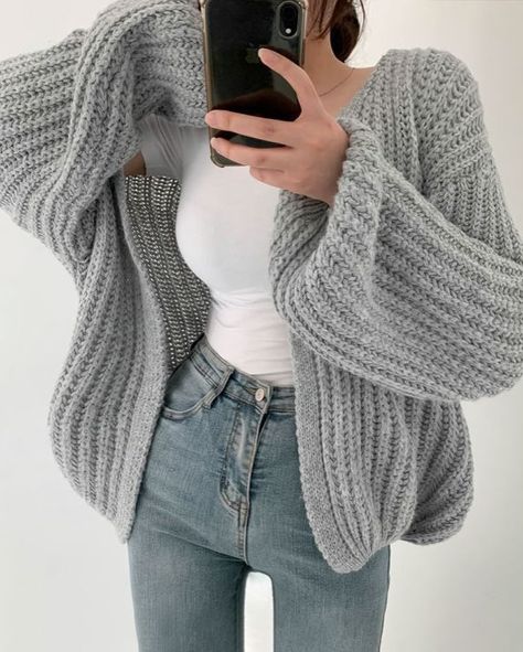 Sweaters pike no others !😻 Streetwear Coat, Fall Streetwear, Pullover Mode, Elegant Sweater, Áo Len Cardigan, Loose Cardigan, Cardigan Casual, Y2k Sweater, Solid Sweaters