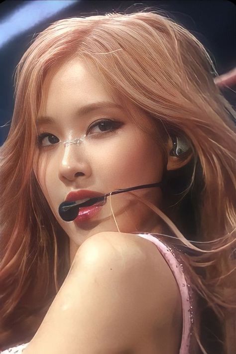 Blackpink rosé 🔥🎤 #kpop #girlgroup #rosé #blackpink #music #performance #idol #singer #talent #fashion #beauty #style #stage #concert #love #inspiration #musician #instagood #photooftheday #instadailyBlackpink is the ultimate girl group and I'm obsessed! 🔥💕 #kpop #girlpower #blackpinkinyourarea #blink #jennie #lisa #rosé #jisoo #kpopdance #kpopmusic #kpopidols #kpopfashion #kpopconcert #kpopmemes #kpoplove #kpopstan #kpopworld #kpopfans #kpoplife #kpopcommunity #kpopaddict #koreanpop #korean Rose Pink Hair Blackpink, Rosé Blonde Hair Blackpink, Rose Hair Blackpink, Rosé Blackpink Makeup, Rosé No Makeup, Blackpink Rosé Coachella, Rosé Bangs, Wallpapers Rose, Rosé Lockscreen