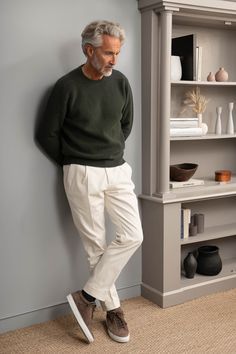 Dad Outfits, Men Knitwear, Older Mens Fashion, Mens Business Casual, Look Winter, Mens Business Casual Outfits, Older Man, Classic Trousers, Dad Fashion