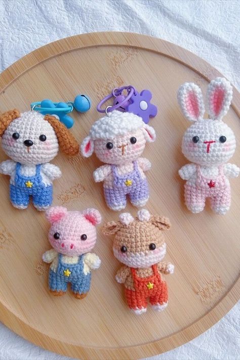 Small Crochet Gifts, Tiny Animals, Crochet Snowman, Crochet Rug Patterns, Pola Amigurumi, Crochet Keychain Pattern, Diy Yarn Crafts, Amigurumi Animals, Crochet Business