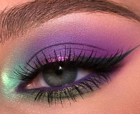 Purple And Green Eyeshadow, Green And Purple Eyeshadow, Purple Wedding Makeup, Make Up Yeux, Purple Eyeshadow Looks, Green Eyeshadow Look, Purple Makeup Looks, Concert Makeup, Windows To The Soul