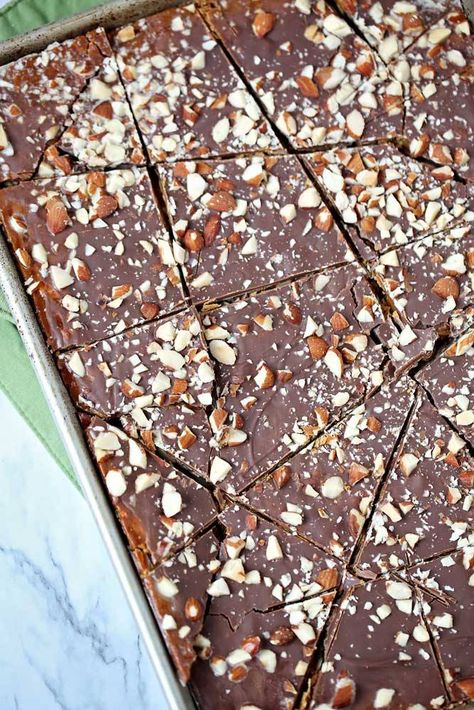 Almond Roca Recipe, Roca Recipe, Almond Dessert Recipes, Moldy Bread, Almond Desserts, Key Lime Pie Recipe, Almond Roca, Almond Brittle, Cookies And Cream Cheesecake