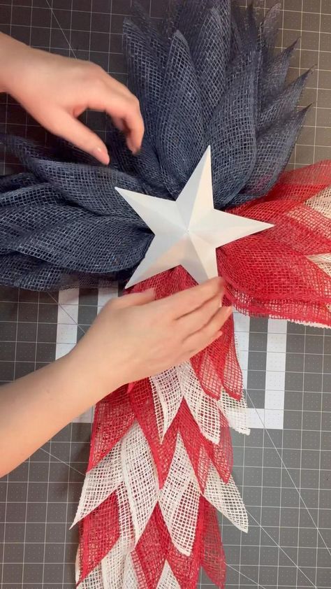 Dollar Tree Cross, Patriotic Wreath Diy, Cross Wreath Diy, Cross Wreaths, Frame Tutorial, Making Mesh Wreaths, Deco Mesh Crafts, Cross Frame, Burlap Wreath Tutorial