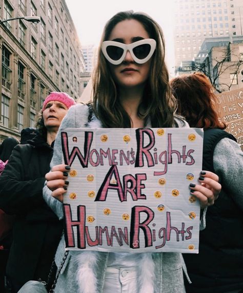 Polítics Aestethic Woman, Reproductive Rights Art, Feminist Protest Signs, Protest Images, Feminism Tumblr, Womens March Signs, Feminist Protest, Define Feminine, Freedom Photography