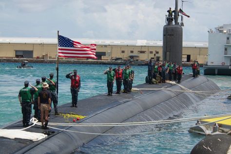 Us Submarines, Navy Submarine, Us Navy Submarines, Nuclear Submarine, Life Under The Sea, Row Boats, Army Rangers, Navy Sailor, Arabian Sea