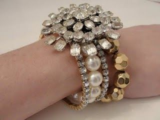 Free Jewellery Making Tutorials, Bijoux Art Deco, Vintage Jewelry Ideas, Vintage Jewelry Repurposed, Bracelets And Rings, Junk Jewelry, Vintage Jewelry Crafts, Brooch Diy, Vintage Jewelry Art