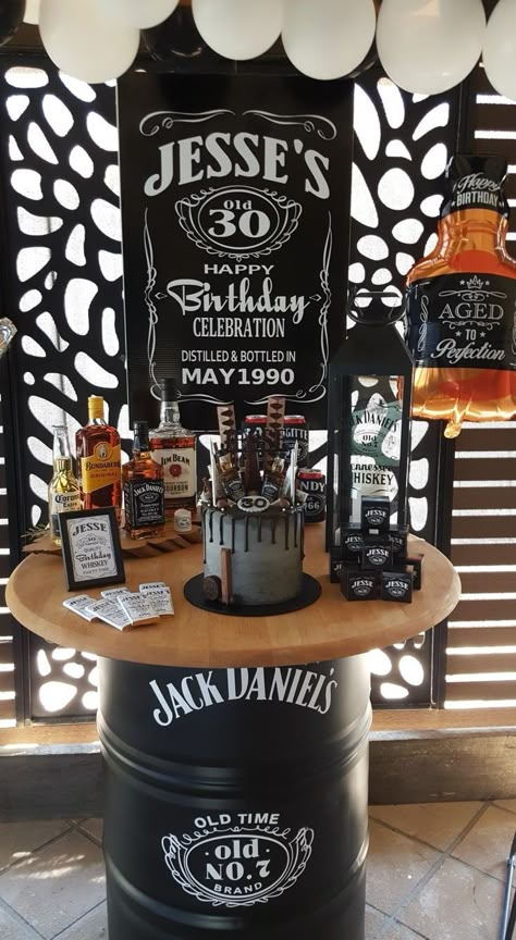 Birthday Ideas For Him Parties, Jack Daniels Party Decorations, Guys Theme Party Ideas, Decoration For Male Birthday, Jack Daniel’s Centerpiece, Jack Daniels 50th Birthday Ideas, Man’s Birthday Party Ideas, 30 Man Birthday Party, Decor Table Birthday