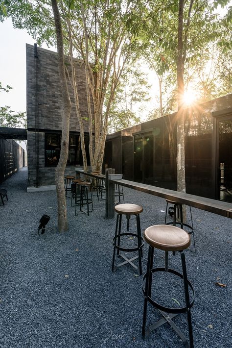 Coffee Outdoor, Outdoor Coffee Shop, Open Cafe Outdoor Design, Outdoor Cafe Design, Industrial Coffee Shop, Burger Stand, Cafe Exterior, Industrial Cafe, Outdoor Restaurant Design