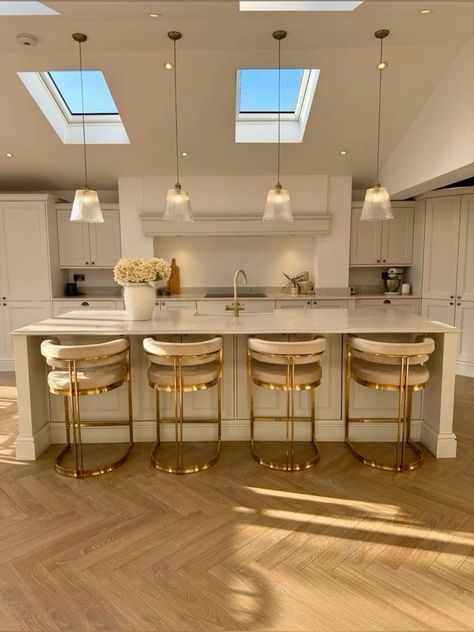 Cream And Marble Kitchen, Gold Kitchen Stools, Cream Gold Kitchen, Luxe Kitchen Design, Gold House Interior, Gold House Decor Interior Design, Kitchen Bar Table Ideas, Cream And Gold Kitchen, Cream House Interior