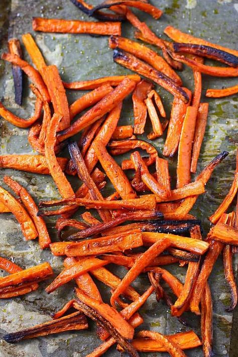 These roasted carrot fries are a tasty side dish that's naturally vegan and gluten free! Cumin Roasted Carrots, Roasted Carrot Fries, Bee Recipes, Hashimotos Diet, Carrot Fries Baked, Gluten Free Comfort Food, Black Lentils, Carrot Fries, Roasted Carrot