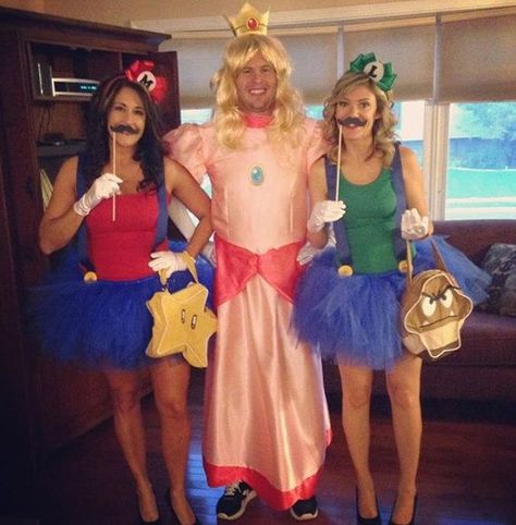 mario bros disfraz Halloween Costumes For 3 People, Costumes For 3 People, 3 People Halloween Costumes, 3 People Costumes, 80s Halloween Costumes, 90s Halloween Costumes, Angel Halloween Costumes, Trio Costumes, Mario Costume