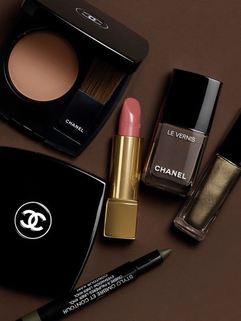 Chanel Makeup Fall 2021 Campaign | Fashion Gone Rogue Chanel Makeup Aesthetic, Chanel Aesthetic, Vittoria Ceretti, Italian Model, Its Fall, Chanel Beauty, Chanel Makeup, Chanel Official, Aesthetic Makeup