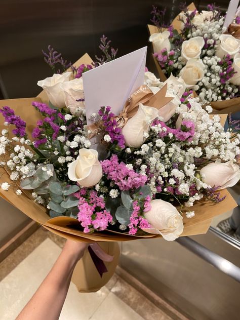 Moms Birthday Aesthetic, Mothers Day Flowers Bouquet Mom, Mom Birthday Aesthetic, Flower Bouquet For Mom Birthday, Bouquet For Mom Birthday, Birthday Bouquets, Party Snap, 7th Month, Prettiest Flowers