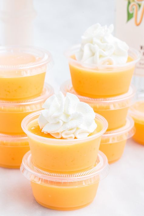 Creamsicle Jello Shots Alcoholic Popsicle Recipes, Orange Creamsicle Jello Shots, Creamsicle Jello Shots, Best Jello Shot Recipes, Orange Creamsicle Jello, Yummy Jello Shots, Mojito Jello Shots, Lime Jello Shots, Creamy Jello