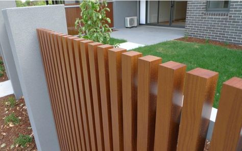 6 Surprising Uses For DecoBatten To Make Your House Pop | DecoBatten | Architectural Products - News Slat Fence Vertical, Vertical Slat Fence, Fence Upgrade, Fence Vertical, Slat Fence, Timber Fence, Timber Planks, Hiding Ugly, Backyard Seating Area