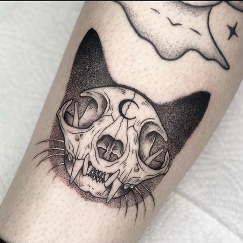 Cat Skull Tattoo, Tattoo Crane, Gotik Tattoo, Bow Tattoo Designs, Sibling Tattoos, Bow Tattoo, Gothic Tattoo, Cat Skull, Arm Tattoos For Women