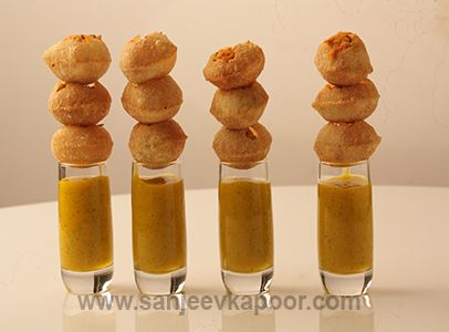 How to make Pani Puri With Aamras, recipe by MasterChef Sanjeev Kapoor Holi Party, Mango Dessert, Sanjeev Kapoor, Pani Puri, Vegetarian Recipe, Shot Recipes, Chaat Masala, Indian Street Food, Indian Snacks