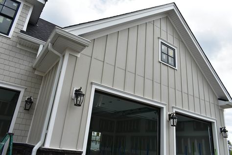 Board and batten is a uniquely attractive type of siding that has been recently increasing in popularity among homeowners for many reasons. Learn more by giving us a call at 215-798-9790 or reading our blog: https://legacyusa.com/blog/board-and-batten-siding/ Diy Siding, Exterior Siding Options, Diy Board And Batten, Hardie Board, Board And Batten Exterior, Vinyl Board, Types Of Siding, Craftsman Farmhouse, Clapboard Siding