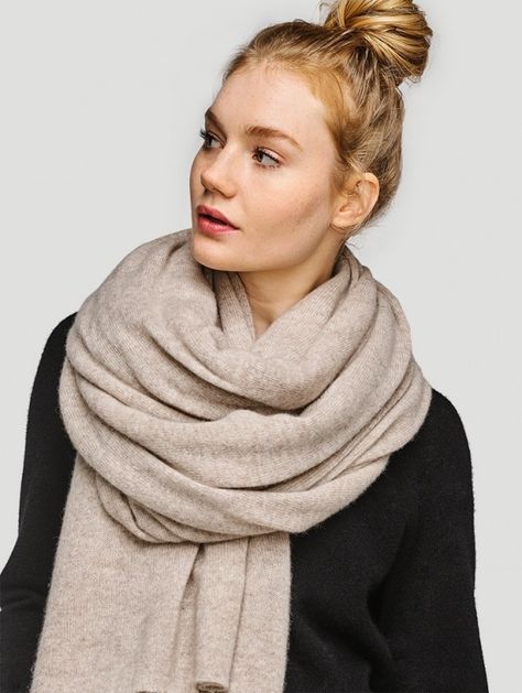 Luxurious Cashmere Travel Wrap - Shawl - Scarf Travel Wrap Outfit, Cashmere Wrap Outfit, Beige Scarf Outfit, Cashmere Scarf Outfit, Shawl Outfits, Super Scarf, Cashmere Travel Wrap, Evening Wrap, Beige Scarf