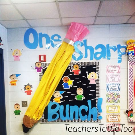 Back to school bulletin board! Back To School Themes, School Bulletin Board Ideas, Door Bulletin Boards, Kindergarten Bulletin Boards, Preschool Bulletin, Preschool Bulletin Boards, School Doors, Back To School Bulletin Boards, Bulletin Board Ideas