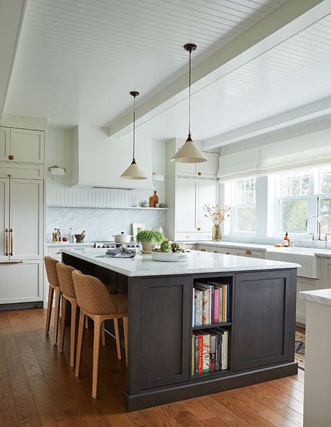 Kitchen Island Ends, Kitchen Island Tops, Black Kitchen Island, Island Countertops, Transitional Kitchen, White Kitchen Cabinets, Shelf Design, Black Kitchens, Smart Design