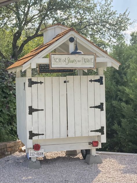 Cash Box For Farm Stand, Farm Stand On Trailer, Roadside Farmstand Ideas, Honesty Box Roadside, Pallet Farm Stand, Farm Stands Roadside, Farm Stand Plans, Diy Farm Stand, Storage Bed Ideas