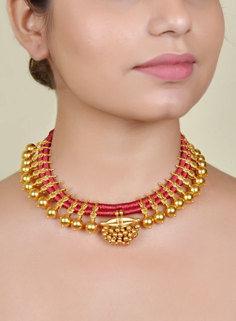 Beads Necklace Indian, Red Beads Necklace, Dholki Beads, Unique Choker Necklaces, Indian Choker Necklace, Gold Earrings Models, Round Bead Necklace, Necklace Indian, Gold Jewelry Stores