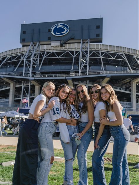 Penn State Football Aesthetic, Penn Aesthetic, Penn State Game Day Outfits Cold, Penn State College Aesthetic, Penn State Gameday Outfit, Psu Aesthetic, Penn State Grad Party, College Outfits Game Day, Penn State Football Outfit