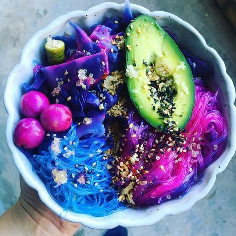 Glass Noodles, Purple Cabbage, Rainbow Food, Sem Lactose, Food Trends, Beautiful Food, Pretty Food, A Bowl, Diy Food