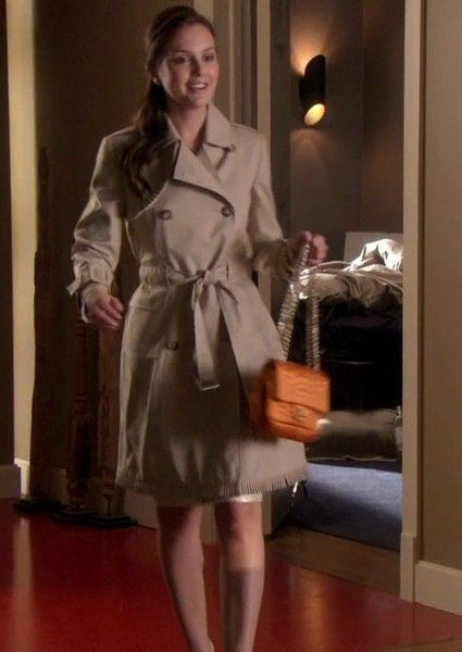 best trench (#REDValentino 2010) Blair Outfits, Blair Waldorf Fashion, Gossip Girl Style, Coat Chanel, Blair Waldorf Outfits, Blair Waldorf Gossip Girl, Girls Tv Series, Stile Blair Waldorf, Blair Waldorf Style