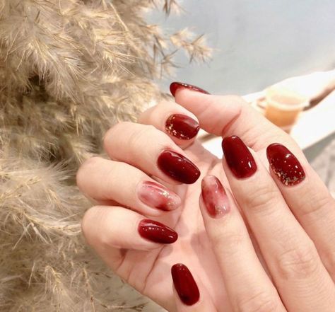 Nail Art Bride, Bride Nail Art, Red Wedding Nails, Bridesmaid Red, Bride Nail, Maroon Nail Designs, Wedding Nail Polish, Wedding Nail Art, Red Nail Art Designs