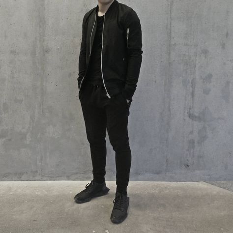 All black. Black And White Outfits Men, Techno Clothes, Black And White Outfits, Men's Business Outfits, Mens Fashion Wedding, Wolf Photos, All Black Fashion, Clueless Outfits, Monochrome Fashion