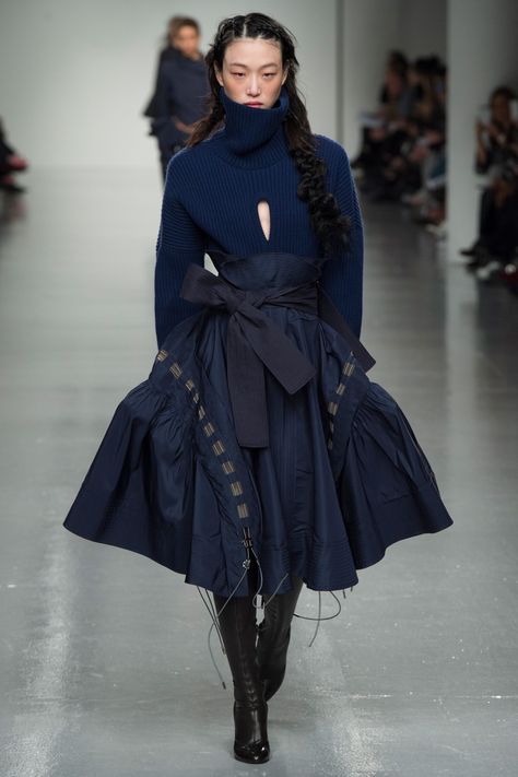 See the complete Antonio Berardi Fall 2017 Ready-to-Wear collection. Antonio Berardi, Vogue Russia, Winter Blues, Fashion Show Collection, Fall 2017, Fashion 2017, Fashion Details, London Fashion Week, Paris Fashion