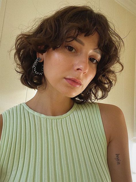 Curly Shag Haircut, Curly Cut, Long Shag Haircut, Short Shag Haircuts, Corte Bob, Haircut Inspo, Short Shag, Curly Haircuts, Different Hair Types