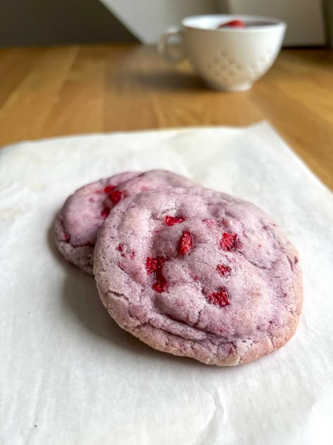 Strawberry Shortcake Sourdough Cookies - Jesha's - Nothing's Better Than Sourdough Bread Sheeran, Sourdough Strawberry, Sourdough Sweets, Sourdough Cookies, Cookie Ice Cream Sandwich, Shortcake Cookies, Sourdough Muffins, Strawberry Shortcake Cookies, Bagel Bread