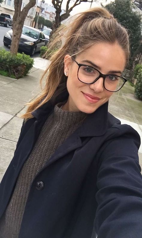 7 Makeup Tips For Women Who Wear Glasses Glasses Outfit, Glasses Trends, Womens Glasses Frames, Makeup Tip, Stylish Eyeglasses, Eyewear Trends, Trendy Glasses, Fashion Eye Glasses, Cute Glasses