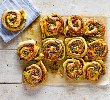 These herby tear-and-share bread rolls have mozzarella and sun-dried tomatoes baked into them - perfect for a picnic or for dipping into soup Tear And Share Bread, Weight Watcher Desserts, Baked Tomatoes, Savoury Baking, Sun Dried Tomatoes, Picnic Food, Bbc Good Food Recipes, Dried Tomatoes, Savory Snacks