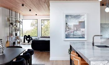 Where the Mountains Meet the Sea - The Farm by Fergus Scott Architects Rammed Earth Homes, Timber Battens, Rammed Earth Wall, Timber Ceiling, Plafond Design, Ceiling Treatments, Rammed Earth, Red Hill, Ceiling Ideas