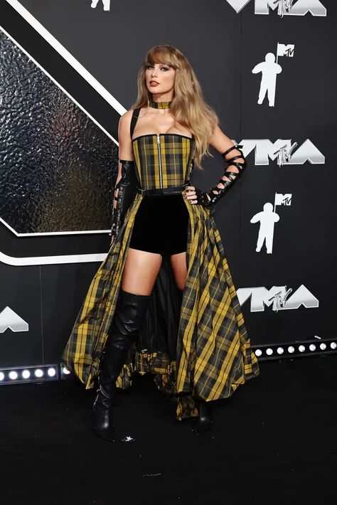 Taylor Swift Wears Knee-High Boots and Leather Gloves to the 2024 VMAs | Us Weekly Taylor Swift Plaid, Taylor Swift Gown, Taylor Swift Red Carpet Looks, Dark Academia Fits, Fan Account Ideas, Taylor Swift Vma, Scandalous Outfits, Taylor Swift Awards, Aquaman And Mera