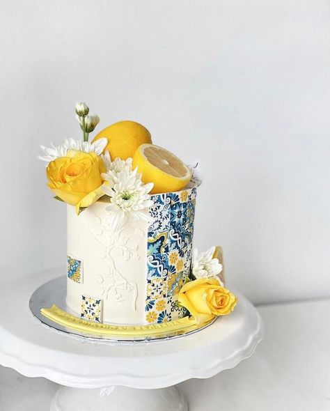 Amalfi Cake Design, Italian Cake Design, Amalfi Cake, Decor Tort, Lemon Themed Party, Bridal Shower Photography, Italian Party, Single Layer Cakes, Sigh Of Relief