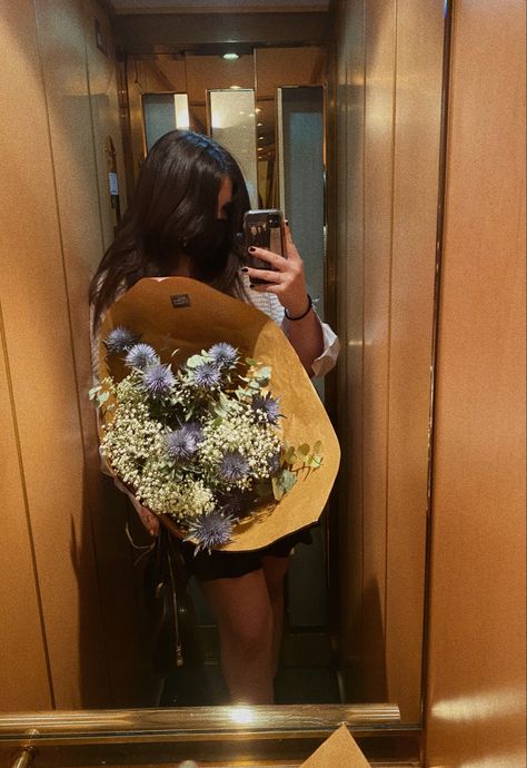 Flowers 
Flower bouquet 
Paris flowers 
Montmartre 
Mirror selfie with flowers 
Flowers on elevator 
Elevator selfie Flower Mirror, Photo Insta, Insta Inspo, Flowers Bouquet, Flower Arrangements, Mirror Selfie, Paris, Mirror, Flowers