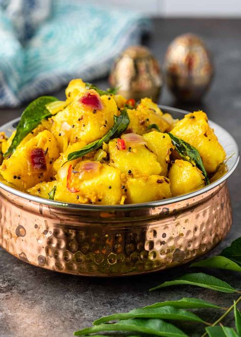 Potato Recipes For Dinner, Potato Recipes Indian, Masala Aloo Recipe, Indian Potatoes, Indian Potato Recipes, Potatoe Dinner Recipes, Masala Aloo, Aloo Masala, Spicy Potatoes