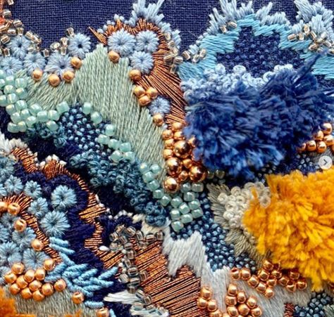 Jennifer Lamontagne, Beaded Embroidery On Fabric, Creative Embroidery Ideas, Abstract Embroidery, Blue Embroidery, Modern Embroidery, Art Textile, Embroidery Inspiration, Diy Embroidery