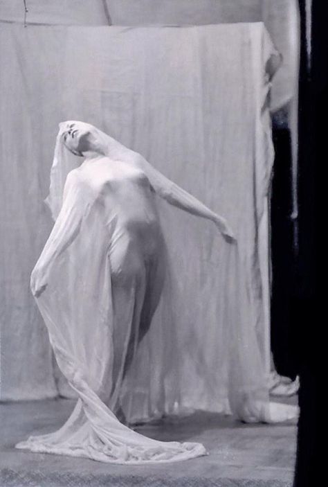 Arnold Genthe - Martha Graham, 1928 Antoine Bourdelle, Eadweard Muybridge, Vintage Photo Prints, George Melies, Martha Graham, Isadora Duncan, Chinatown San Francisco, Edward Steichen, Lee Miller