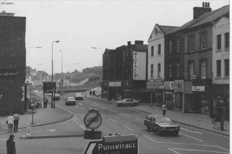 Sheffield Road, Barnsley - June, 1980 Barnsley South Yorkshire, South Yorkshire, Old Street, History Photos, Bus Station, Photo Story, Local History, Street Scenes, Local News