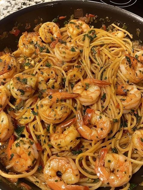 Low Calorie Pasta, Pasta Calories, Garlic Shrimp Pasta, Yummy Seafood, Spaghetti Noodles, Healthy Food Dishes, Food Babe, Food Therapy, Shrimp Pasta