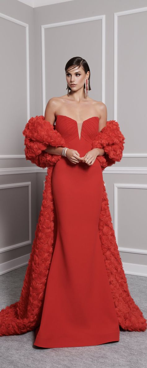 Fouad Sarkis Fall-winter 2023/2024 - Couture - https://www.orientpalms.com/Fouad-Sarkis-9167 Fouad Sarkis, Couture 2023, Irina Shabayeva, Red Bedding, Red Decor, Coral Peach, Coral Dress, Evening Dresses Elegant, Designer Dresses Indian