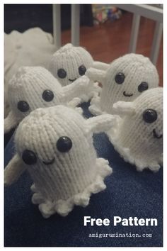 Ghosty Emoji Free Knitting Pattern Knitted Ghost Free Pattern, Halloween Knitting Patterns, Ghost Hug, Ghost Friends, Halloween Knitting, Knitted Christmas Decorations, Knitted Toys Free Patterns, Sock Crafts, Little Ghost