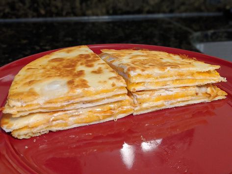 Quesadilla Aesthetic, Ham And Cheese Quesadilla, Cheese Quesadilla, Homemade Breakfast, Dessert Pictures, Dinner Wedding, Gluten Free Cooking, Kitchen Inspo, Ham And Cheese